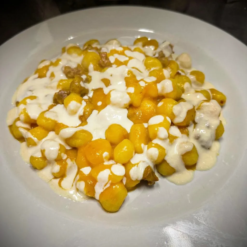Gnocchi con crema di formaggio — VIBES